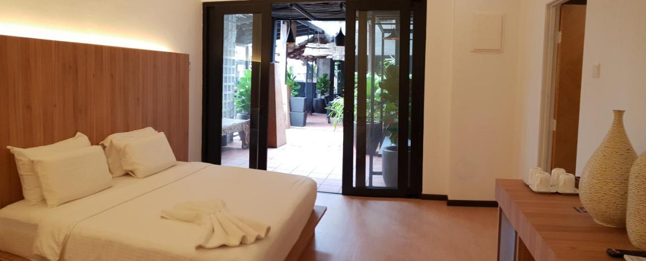 Lot 33 Boutique Hotel 3*