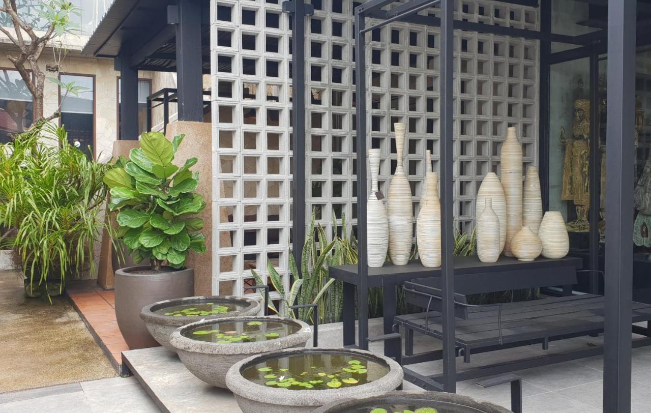 Lot 33 Boutique